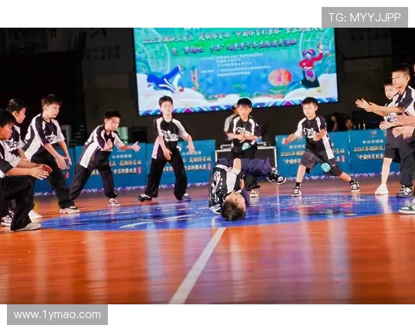 全国街舞大赛点评重庆极限运动队展现出色的团队意识与舞台表现力